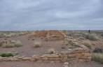 Ruínas de antiga cidade dos Pueblos, povo misterioso do sudoeste americano (no Petrified Forest National Park, no Arizona - Estados Unidos)